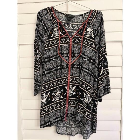 Ali Miles Tops - Ali Miles women's boho Tunic with a black and white Aztec print and pink border